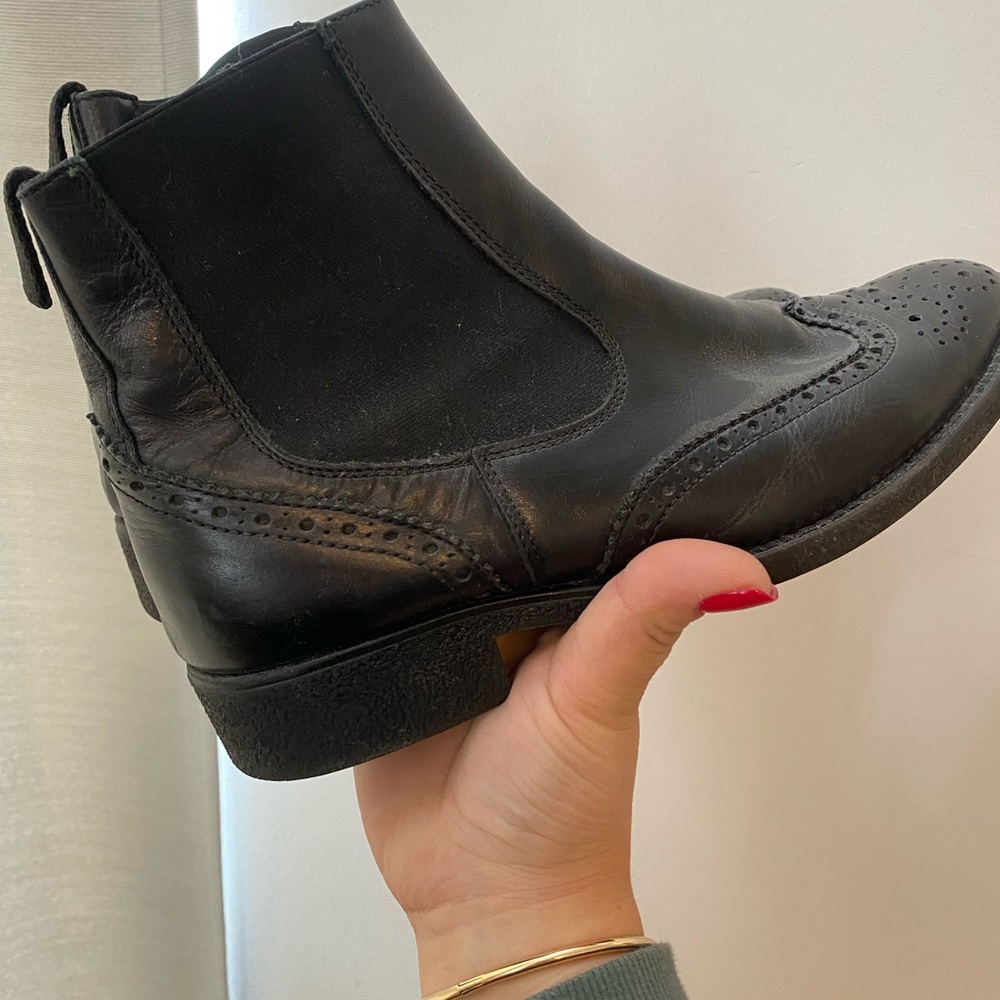 100% Leather boots with natural rubber sole size 8